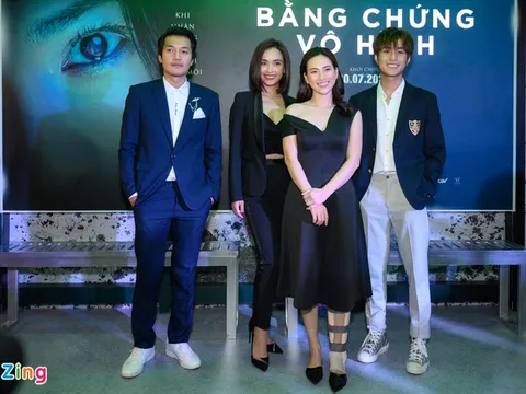 Họp báo 'Bằng chứng vô hình', Phương Anh Đào gây chú ý khi phải nẹp chân