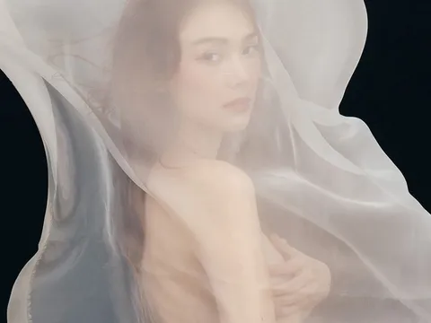 Minh Hằng tung ảnh bán nude táo bạo,  tuổi 33 vẫn khiến fan trầm trồ mê đắm