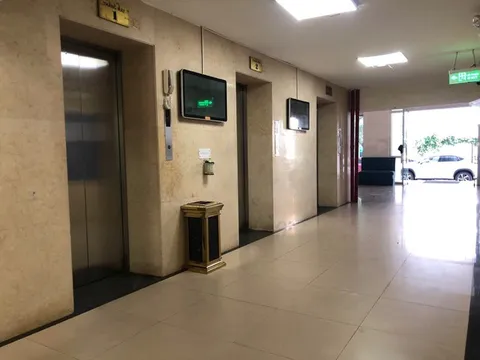 Tạm giữ người đàn ông nghi dâm ô bé trai trong thang máy ở Hà Nội