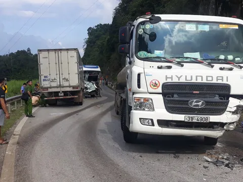 Hai vụ tai nạn liên tiếp trong 10 phút ở đèo Thung Khe, Hòa Bình khiến 5 người trọng thương