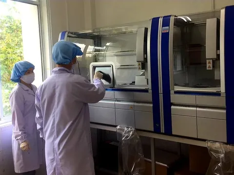 Đề nghị kiểm điểm 2 Giám đốc Sở vụ mua máy xét nghiệm 7,2 tỷ đồng ở Quảng Nam