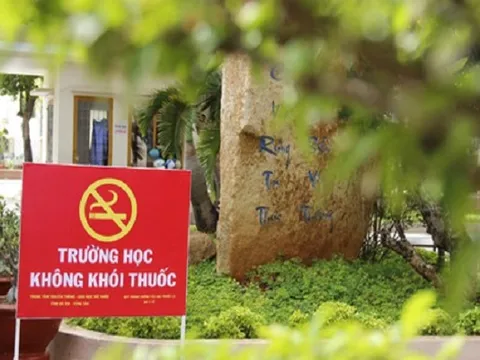 Từ 1/7/2020, giáo viên không được hút thuốc trong trường học