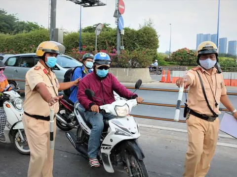 Chỉ còn 4 trường hợp CSGT được dừng xe kiểm tra