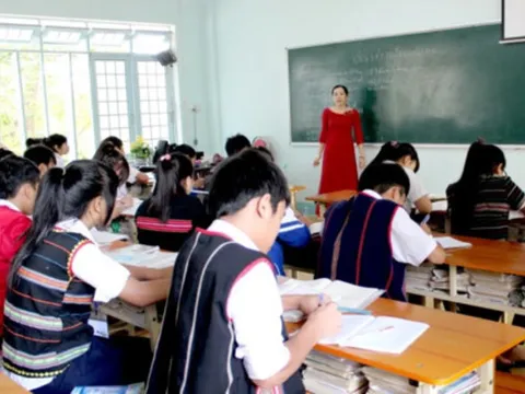 Xin quan tâm hơn đến SGK tiếng dân tộc, thưa Bộ Giáo dục - Đào tạo!