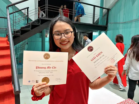 Khoe ảnh tổng kết cuối năm, Phương Mỹ Chi tiết lộ thành tích học tập khủng