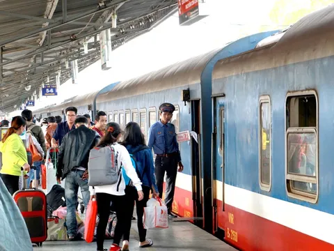 Giảm giá vé tàu cho học sinh và người thân tham dự thi năm 2020