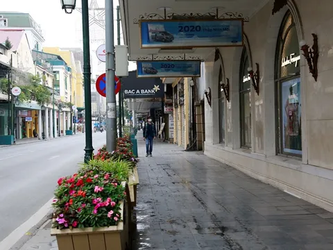 Tạm dừng hoạt động đông người tại phố đi bộ hồ Hoàn Kiếm