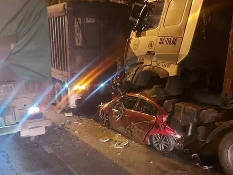 Danh tính ba người tử vong trong vụ xe container chồm lên nóc ô tô