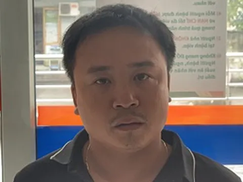 Vụ container đè ô tô con khiến 3 người tử vong ở Hà Nội: Lời khai của tài xế?