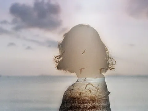 Nước mắt ai chẳng có. Chỉ khác là ai khóc, ai nuốt ngược vào trong...