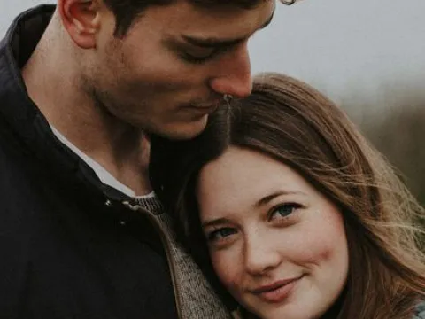 Trong tình yêu, hoặc là yêu cho trọn vẹn, hoặc là đừng yêu...