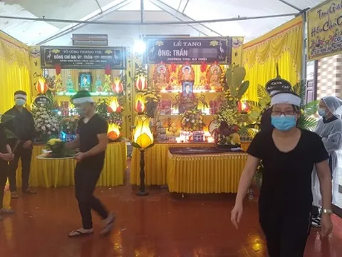 Dựng rạp chuẩn bị đám cưới, hai bố con chú rể bị điện giật tử vong