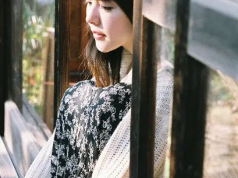 Chỉ cần một lý do để yêu nhưng có ngàn lý do để từ bỏ