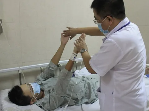 Hà Nội: Nam thanh niên bị co giật sau khi ăn tiết canh