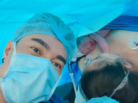 Lê Dương Bảo Lâm hạnh phúc đón con gái thứ hai
