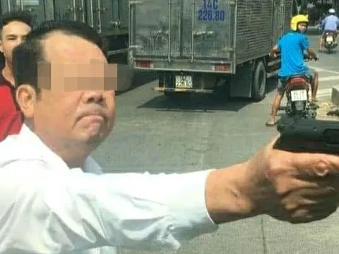 Công an xác minh danh tính người đàn ông rút súng doạ tài xế giữa quốc lộ ở Bắc Ninh
