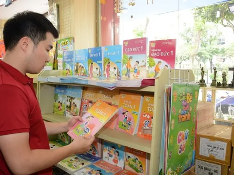 Bộ GD&ĐT yêu cầu không ép học sinh, phụ huynh mua tài liệu tham khảo ngoài SGK