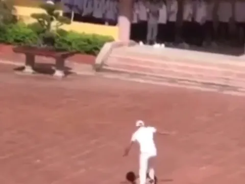 Tạm đình chỉ bảo vệ trường cấp 3 đánh người ngay sân trường