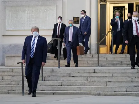 Tổng thống Trump rời bệnh viện Walter Reed, lên chuyên cơ trở về Nhà Trắng