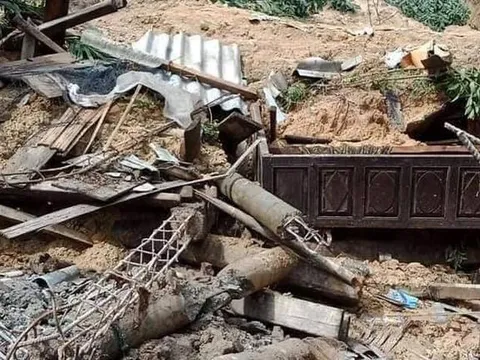 Quảng Trị: Sạt lở đất vùi lấp một gia đình gồm 6 người