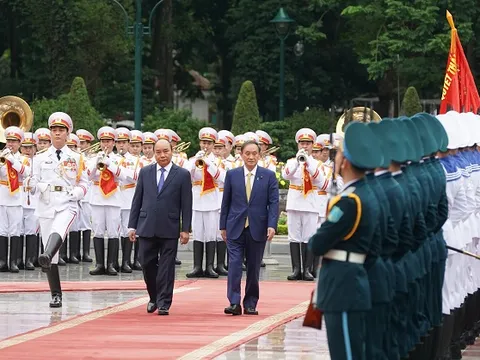 Thủ tướng Nguyễn Xuân Phúc chủ trì lễ đón chính thức Thủ tướng Nhật Bản