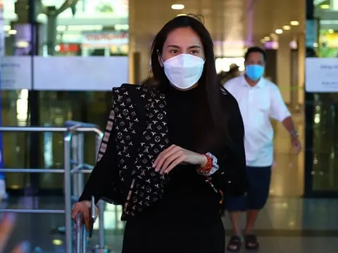 Ca sĩ Thủy Tiên trở về nhà sau 6 ngày cứu trợ bà con miền Trung