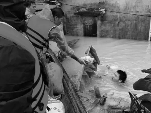 Miền Trung không cô đơn giữa mênh mông nước bạc