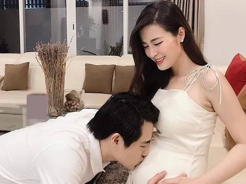 Vợ chồng Đông Nhi - Ông Cao Thắng hạnh phúc chào đón con gái đầu lòng