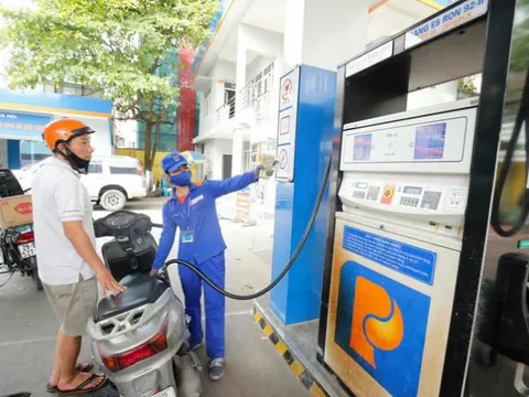 Từ 15h chiều nay 27/10: Giá xăng bắt đầu giảm