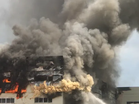 Cháy lớn tại công ty sản xuất ghế sofa ở Bình Dương