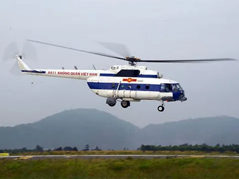 Quảng Nam: Trực thăng Mi17 thả lương thực tiếp tế cho 3.000 người dân bị cô lập