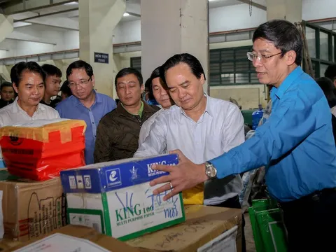 Hơn 22.000 bộ sách giáo khoa, vở viết được gửi đến học sinh miền Trung