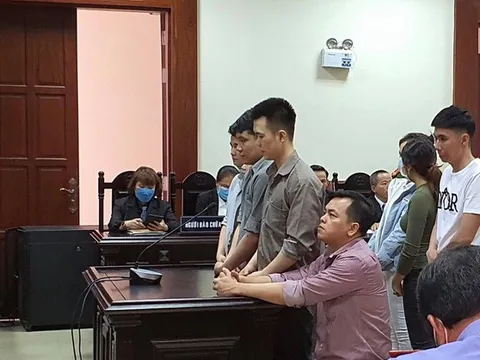 Phúc XO được giảm án vì bị teo cơ chân