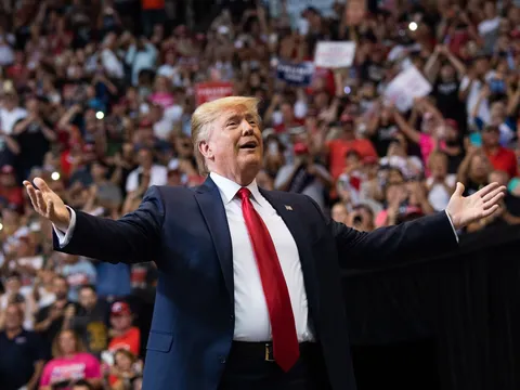 Vì sao Tổng thống Trump thất thế trước đối thủ đảng Dân chủ Joe Biden?