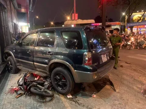 TP.HCM: Ô tô tông hàng loạt xe máy khiến nhiều người bị thương