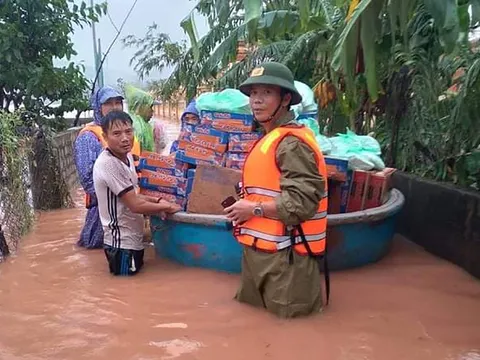 Quảng Bình: Chủ tịch xã qua đời do nhiễm vi khuẩn trong nước lũ