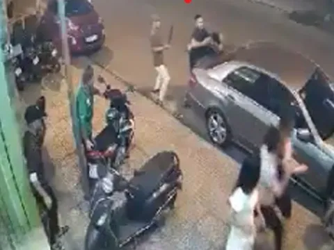 TP.HCM: Nam thanh niên bị chém nhập viện vì vào nhầm phòng hát karaoke