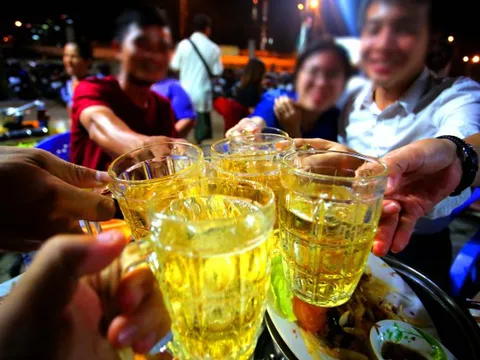 Để nhân viên uống rượu bia trong giờ làm việc, 'sếp' bị phạt bao nhiêu tiền?