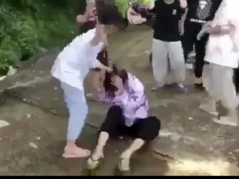 Thanh Hóa: Nữ sinh lớp 8 bị đánh hội đồng đến nhập viện