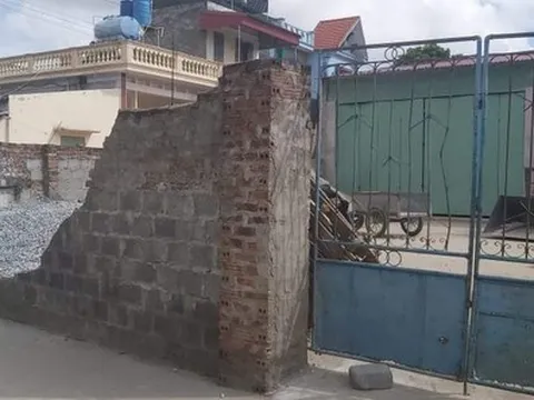 Thái Bình: Tường bao đổ sập đè chết một học sinh lớp 6