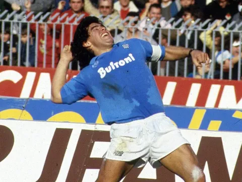 'Cậu bé vàng' Diego Maradona và sự nghiệp sáng chói, nhiều 'tì vết'