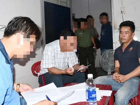 Bắt quả tang cặp vợ chồng mua máy scan về in tiền giả để tiêu thụ