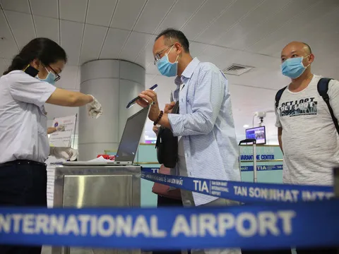 Phòng dịch COVID-19: Bộ Y tế ra công điện khẩn về tăng cường giám sát, quản lý người nhập cảnh