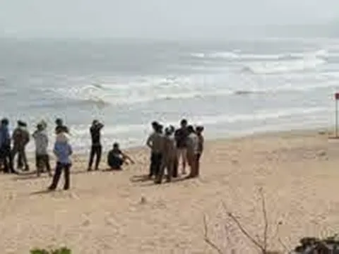 Phát hiện thi thể không nguyên vẹn, đang phân hủy trôi dạt vào bờ biển ở Huế