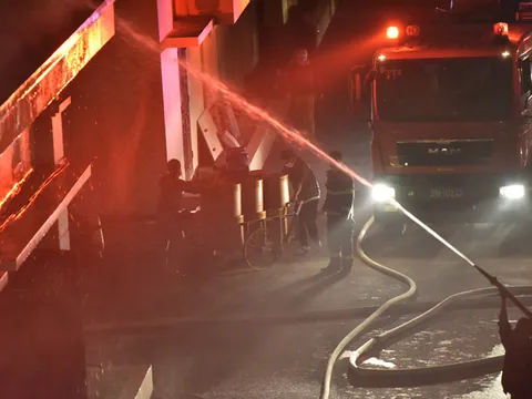 Cháy lớn tại kho xưởng công ty cổ phần dược phẩm Hà Tây