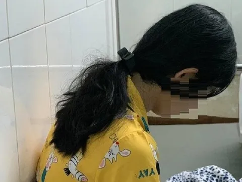 Nữ sinh tự tử ở An Giang: Những người lái đò đánh chìm khách qua sông