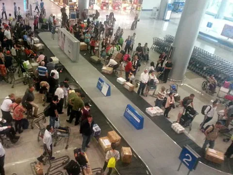 TP.HCM: Nữ hành khách bị cấm bay vì đánh nhau tại băng chuyền hành lý
