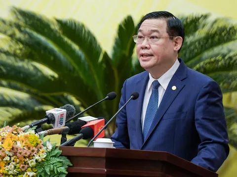 Triệt phá đường dây vận chuyển trái phép 30.000 tỉ đồng ra nước ngoài