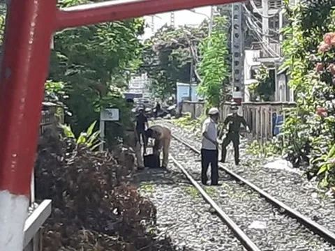 Người phụ nữ bị tàu tông tử vong khi băng qua đường ray để phơi quần áo