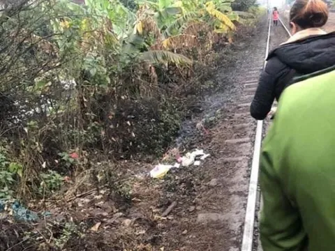 Quảng Ninh: Phát hiện thi thể bé sơ sinh đang phân hủy cạnh đường tàu